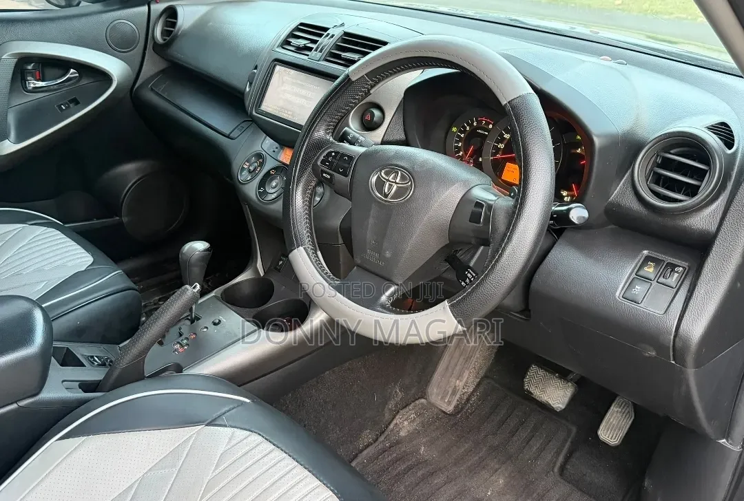 Toyota Vanguard 2011 Gray