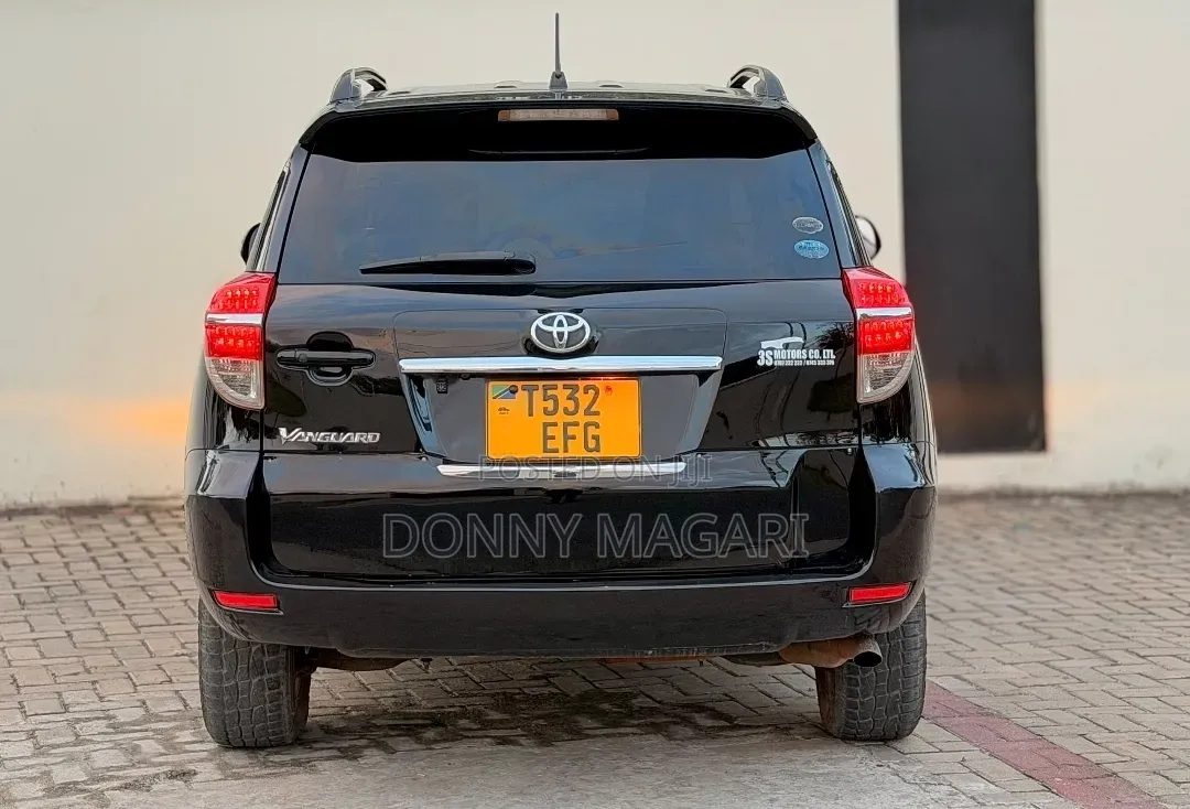 Toyota Vanguard 2011 Black