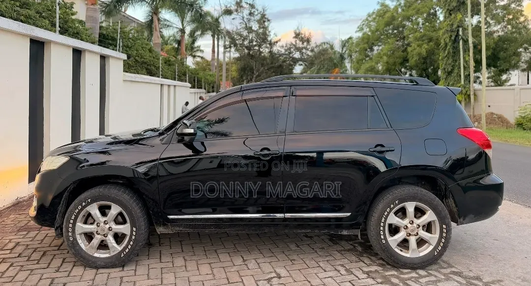 Toyota Vanguard 2011 Black