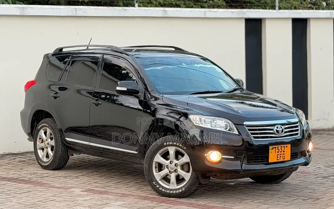 Toyota Vanguard 2011 Black