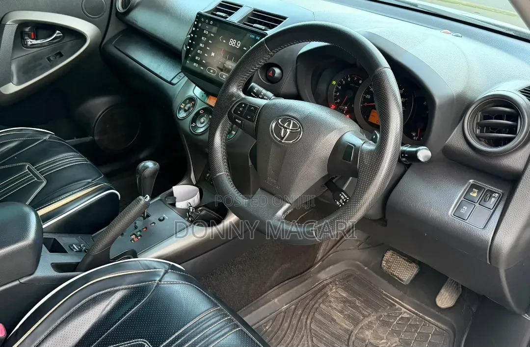 Toyota Vanguard 2011 Black