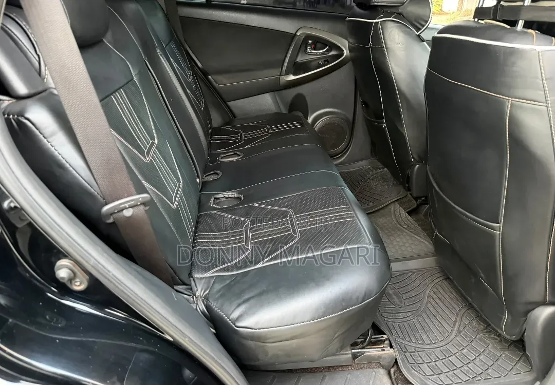 Toyota Vanguard 2011 Black