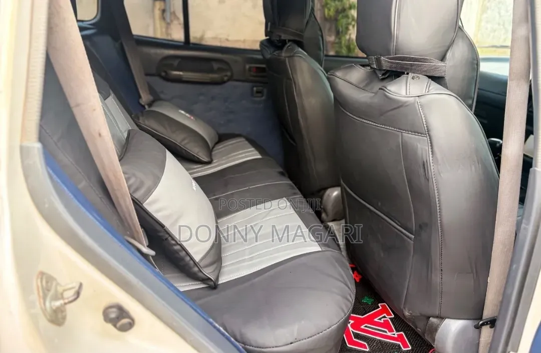 Toyota RAV4 2002 White
