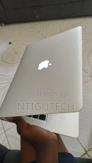 Laptop Apple MacBook Air 2013 4GB Intel Core 5 SSD 256GB