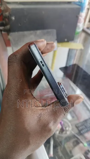 Infinix Hot 60i 128 GB Blue