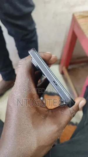 Infinix Hot 60i 128 GB Blue