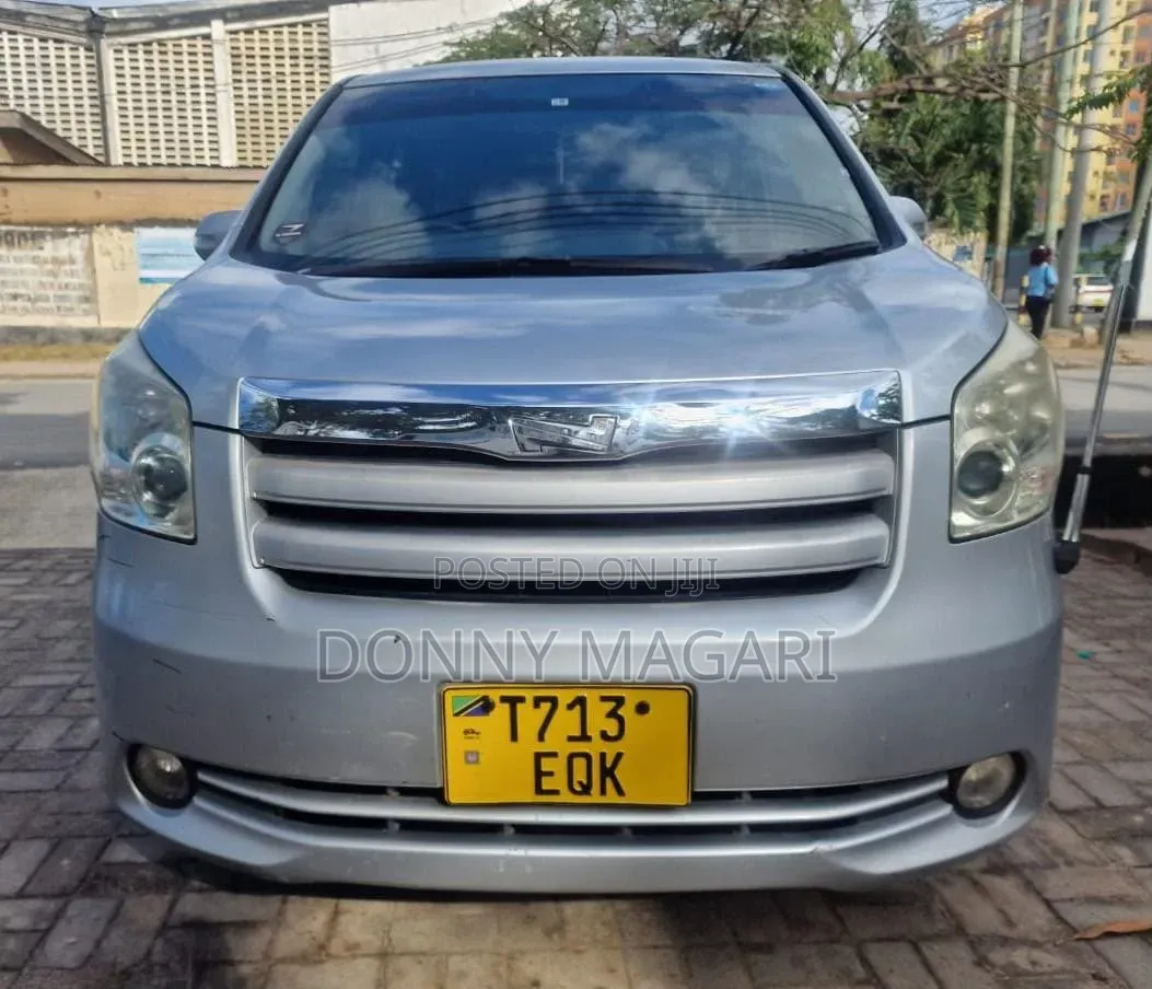 Toyota Noah 2008 Silver
