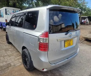Toyota Noah 2008 Silver