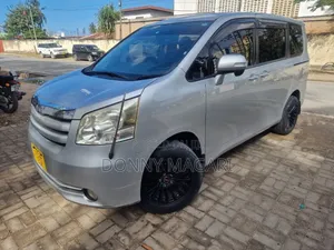Toyota Noah 2008 Silver