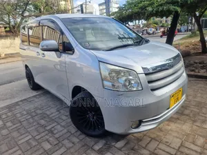 Toyota Noah 2008 Silver