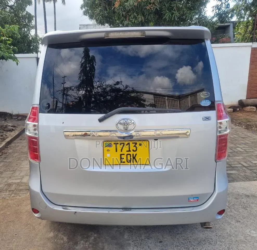 Toyota Noah 2008 Silver