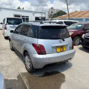 Toyota IST 2004 Silver