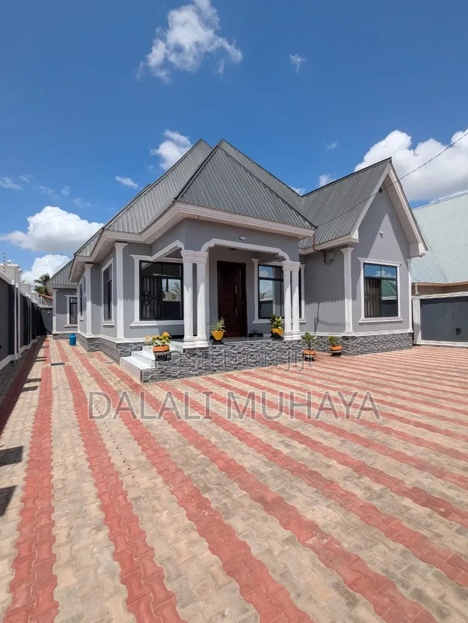 4bdrm House in Mzambarauni, Mbagala for sale