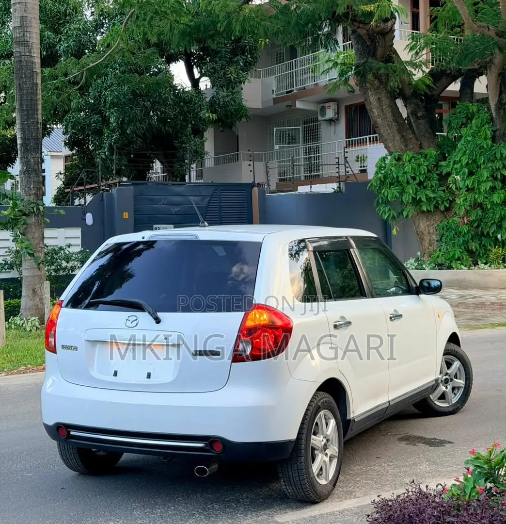 Mazda Verisa 2009 White