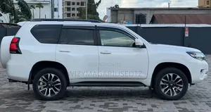 Toyota Land Cruiser Prado 2.8 2023 Teal