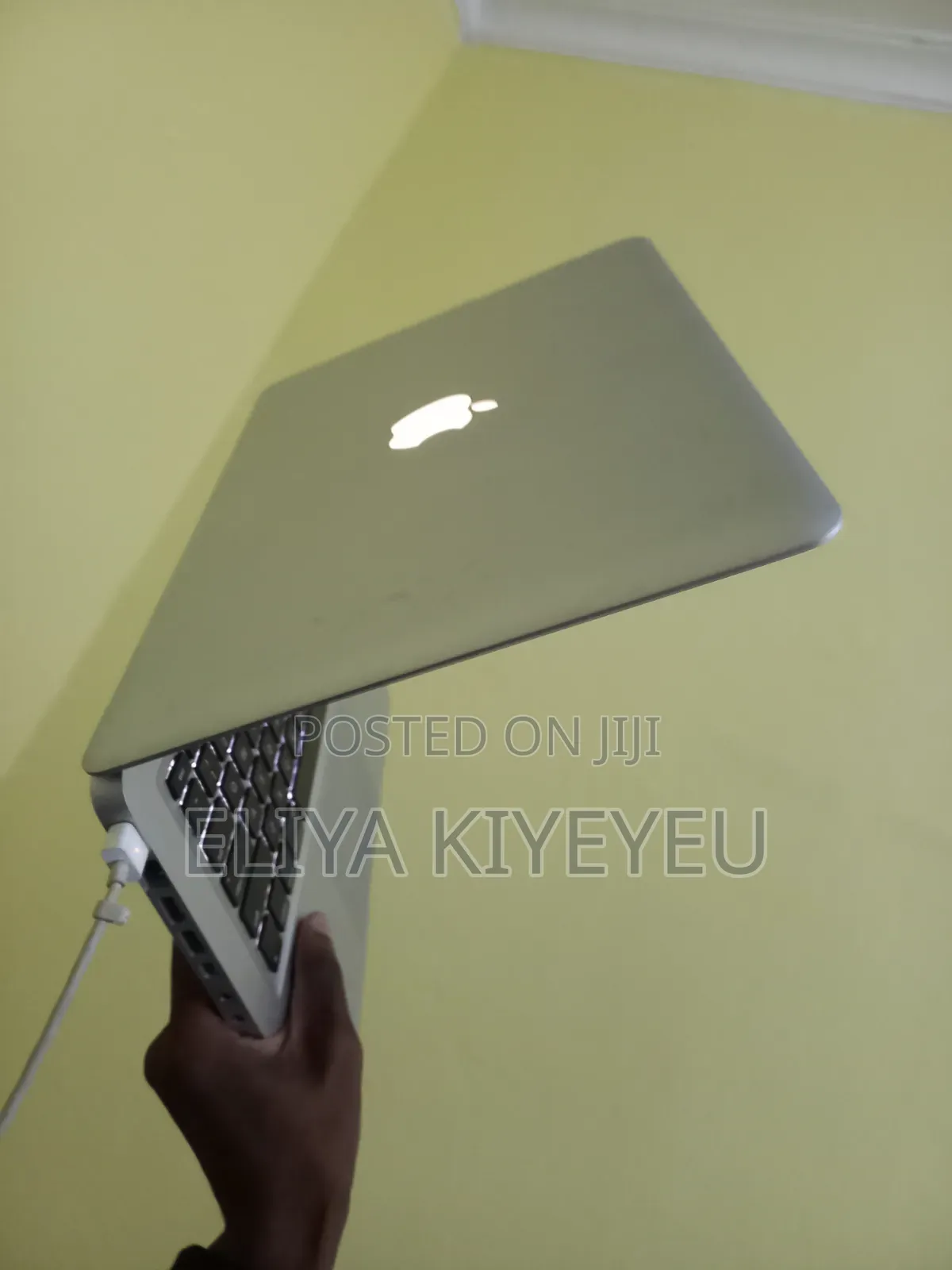 New Laptop Apple MacBook 2012 8GB Apple M4 Pro HDD 350GB