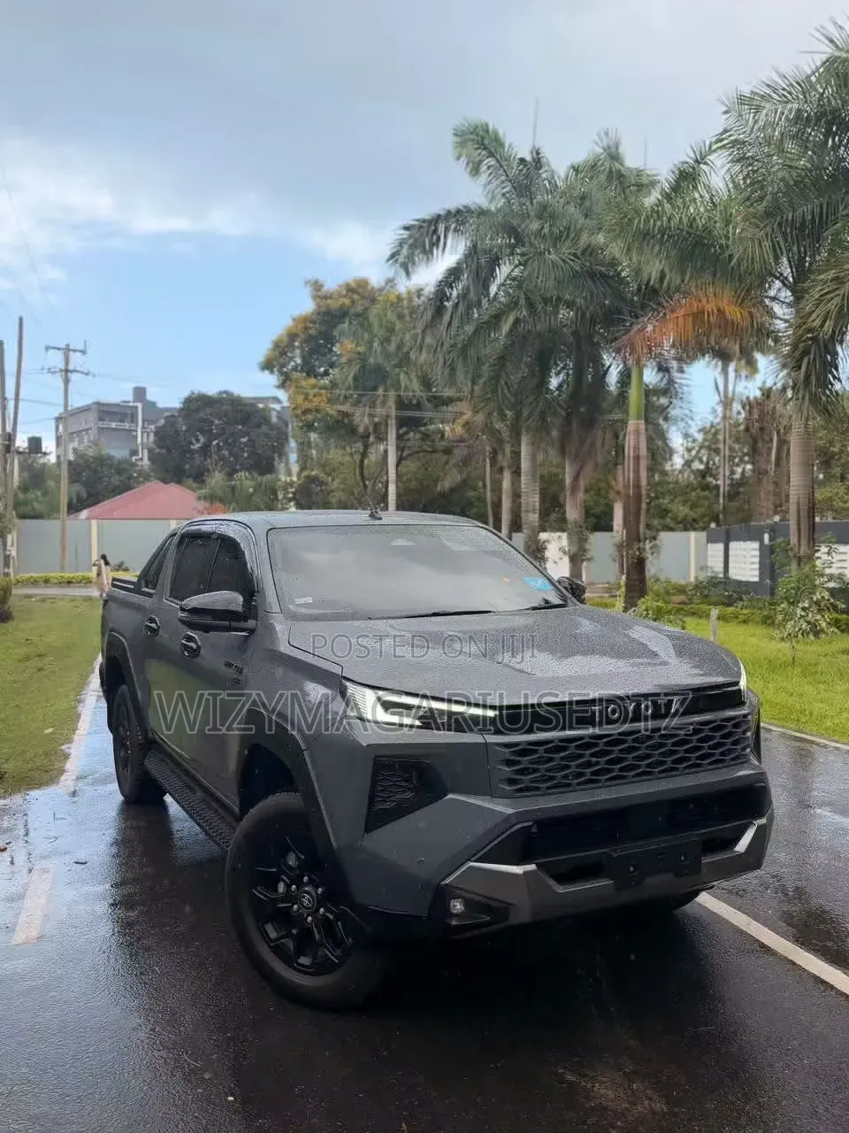 New Toyota Hilux 2025 Burgundy