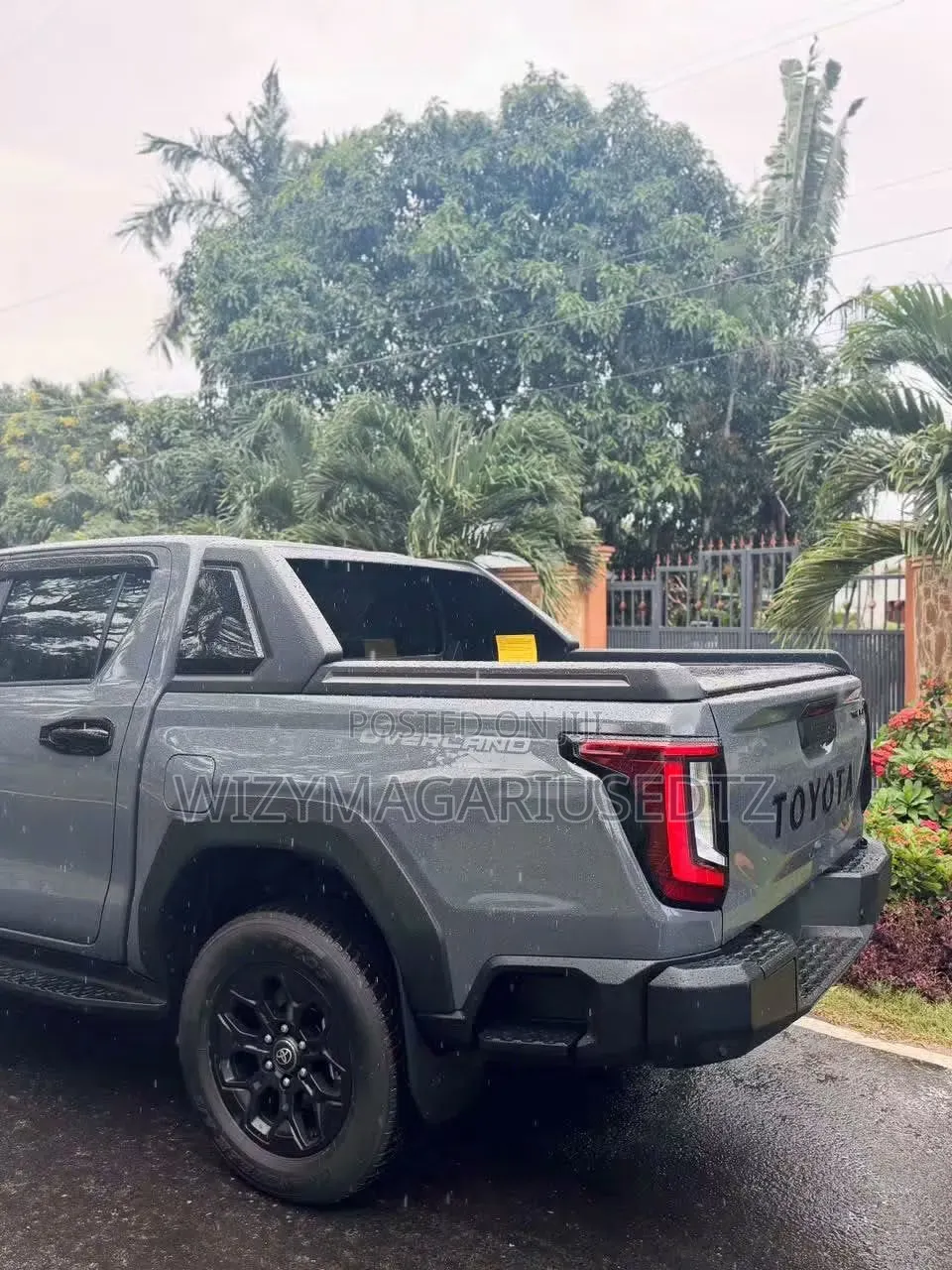 New Toyota Hilux 2025 Burgundy