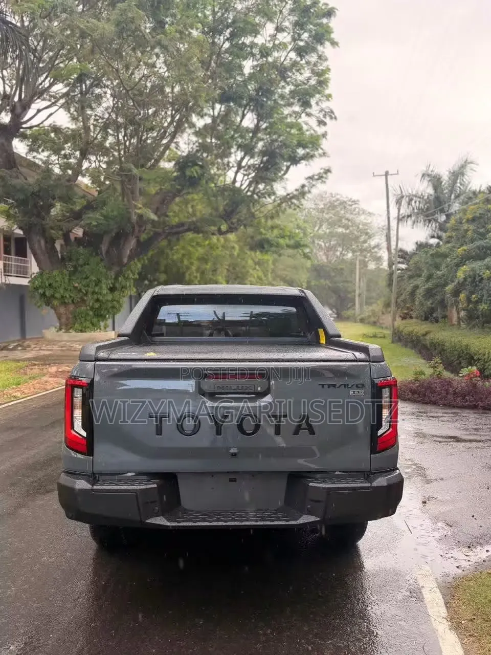 New Toyota Hilux 2025 Burgundy