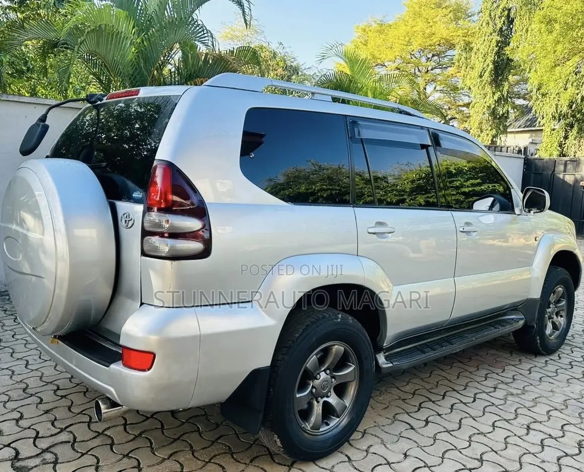 Toyota Land Cruiser Prado 2005 Silver