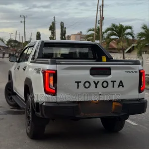 New Toyota Hilux Active (Diesel) 2026 Off white