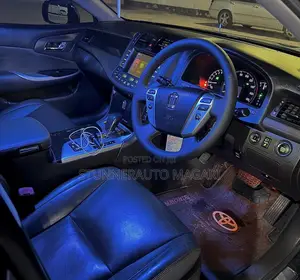 Toyota Crown 2010 Blue