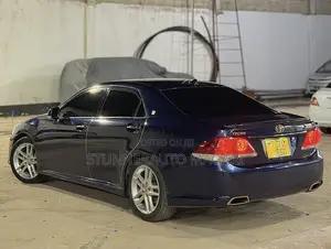 Toyota Crown 2010 Blue