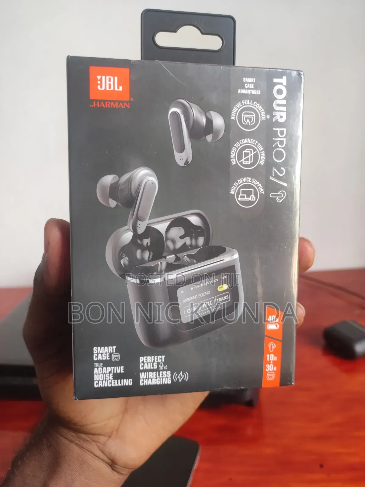JBL Tour Pro 2