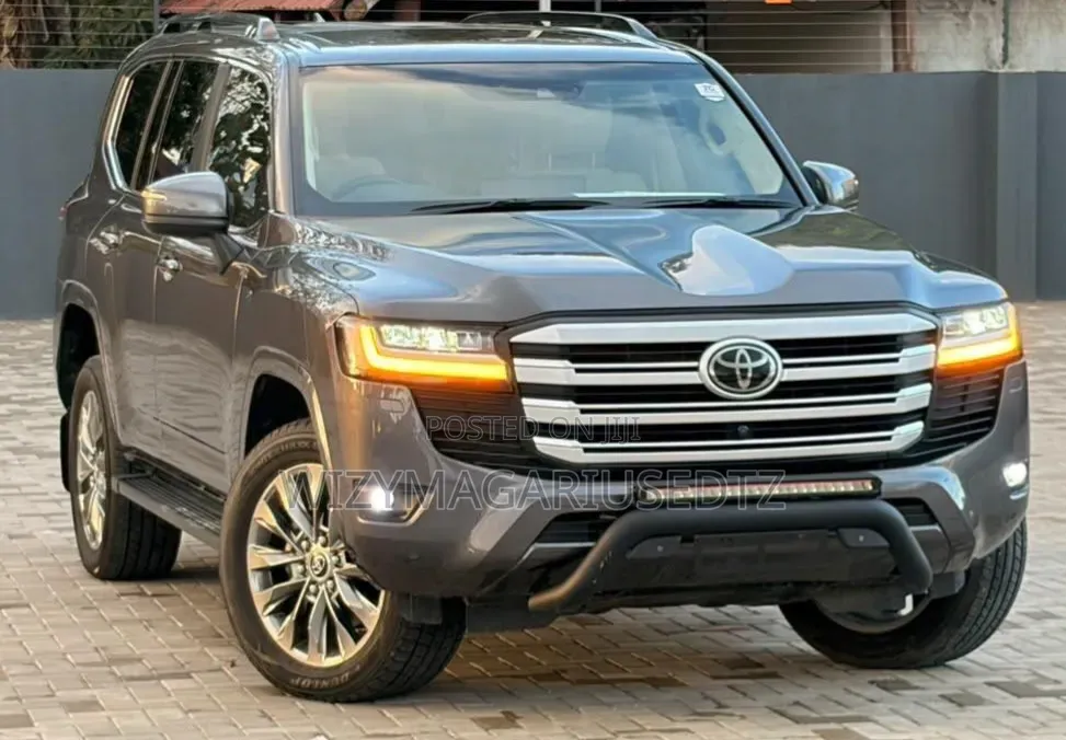 Toyota Land Cruiser LC300 2024