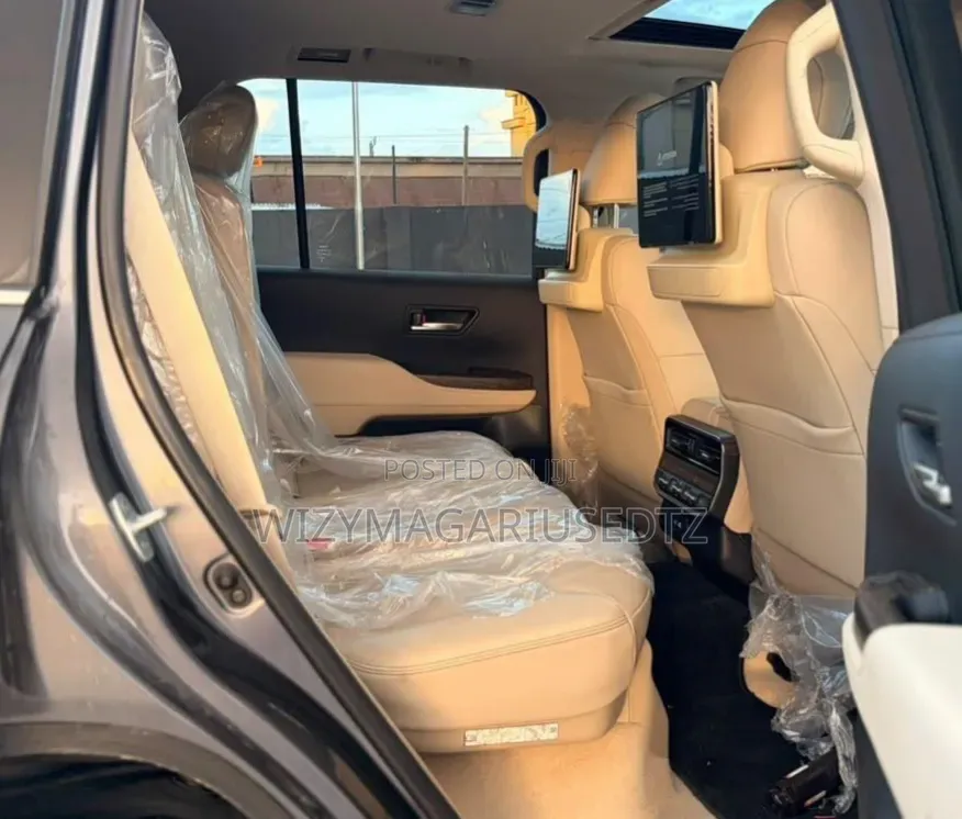 Toyota Land Cruiser LC300 2024