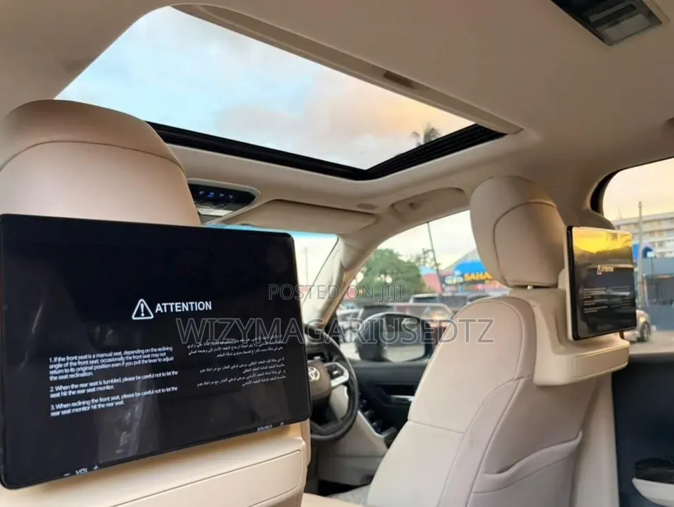 Toyota Land Cruiser LC300 2024