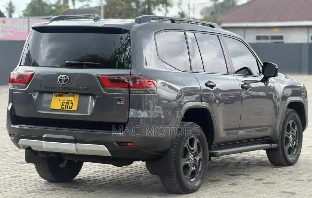 Toyota Land Cruiser 2024 Gray