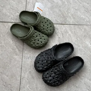 Crocs Classic Geometric Clog