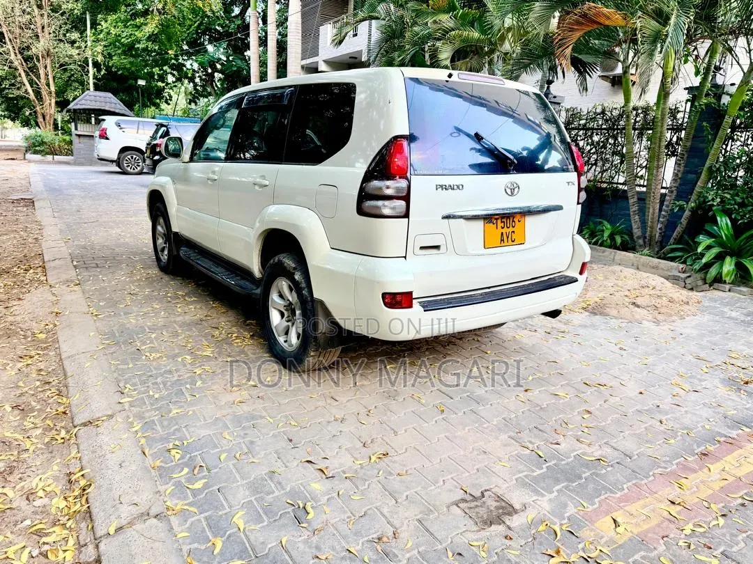 Toyota Land Cruiser Prado 2006 White