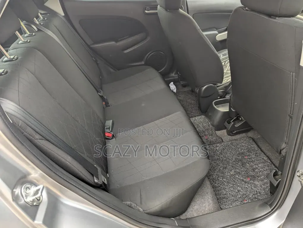 Mazda Demio 2011 Silver