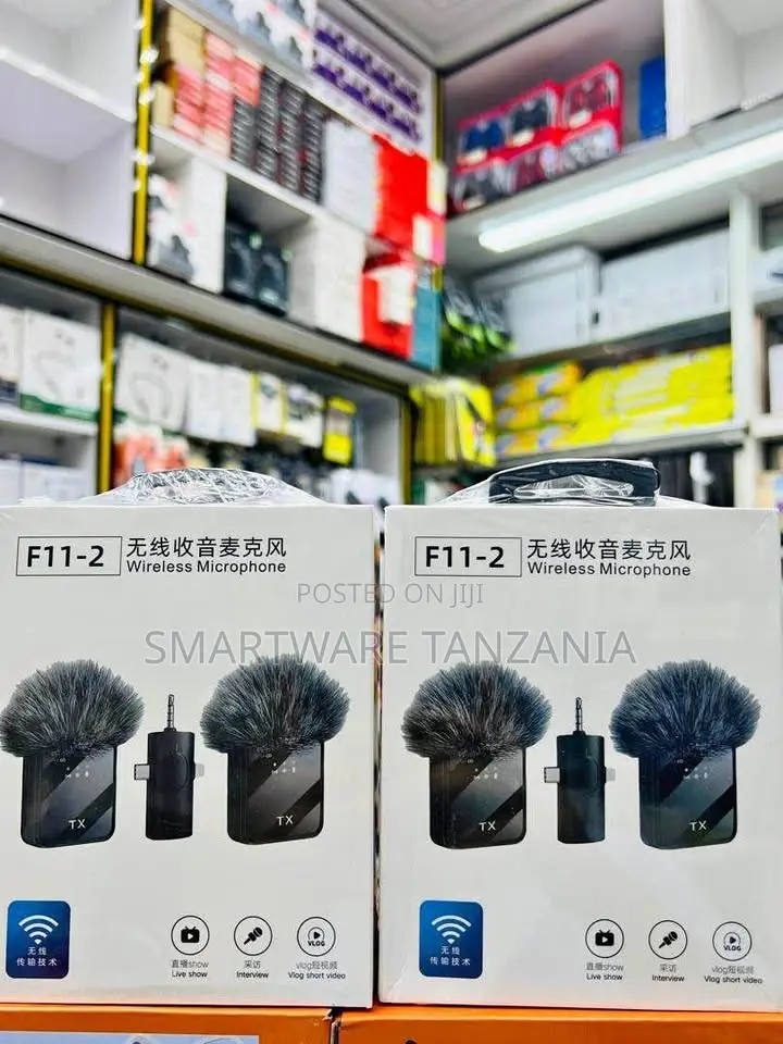 F11-2 Wireless Microphone Kit With Lavalier Transmitter and Receiver