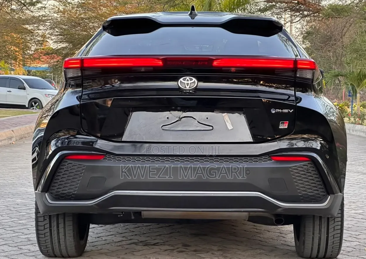 Toyota C-HR 2025 White