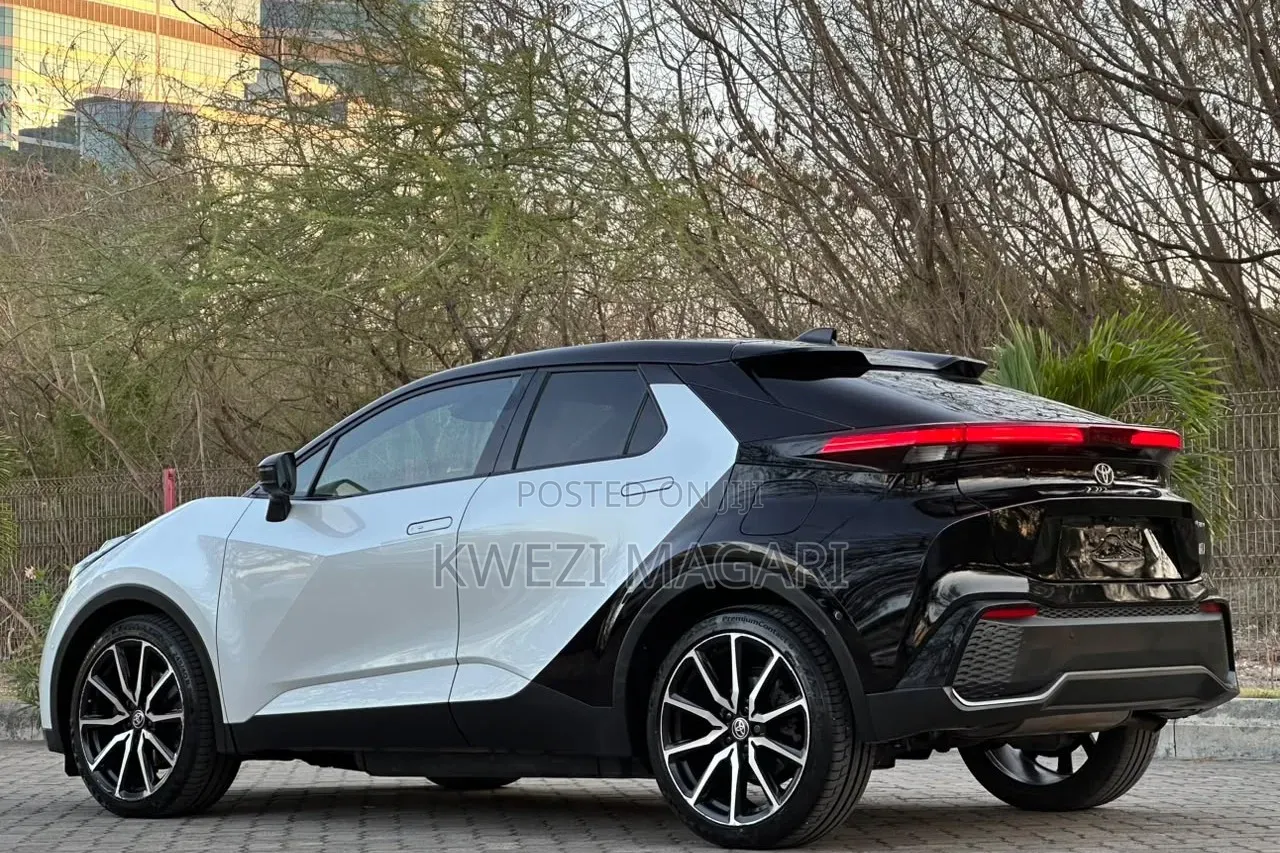 Toyota C-HR 2025 White