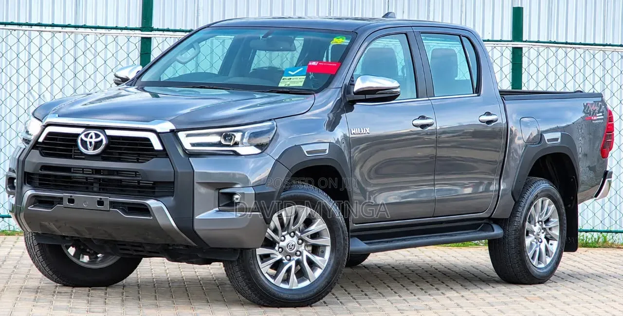 New Toyota Hilux 2025 Gray