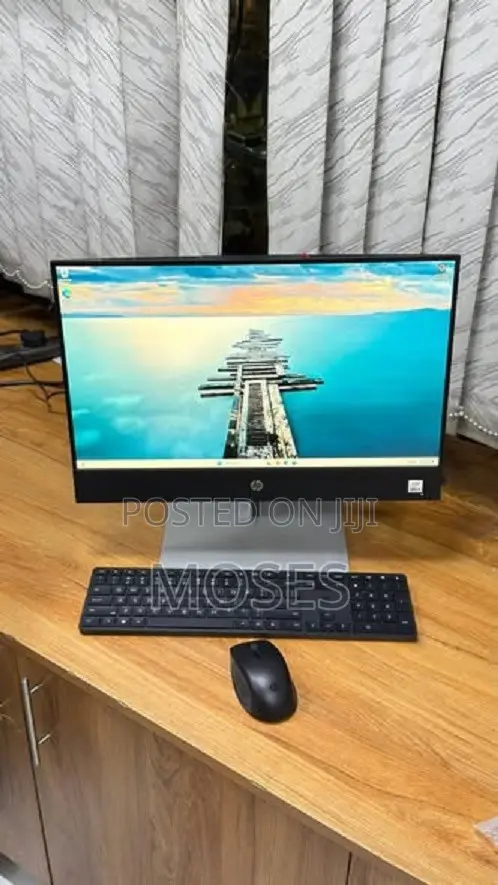 Desktop Computer HP 200 G4 22 All-in-One 8GB Intel Core i3 SSD 512GB