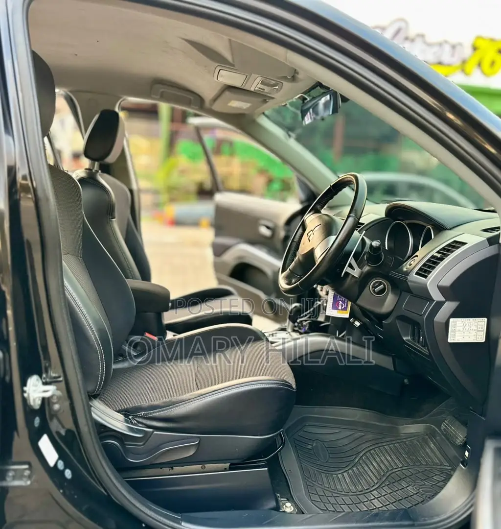Mitsubishi Outlander 2012 Black