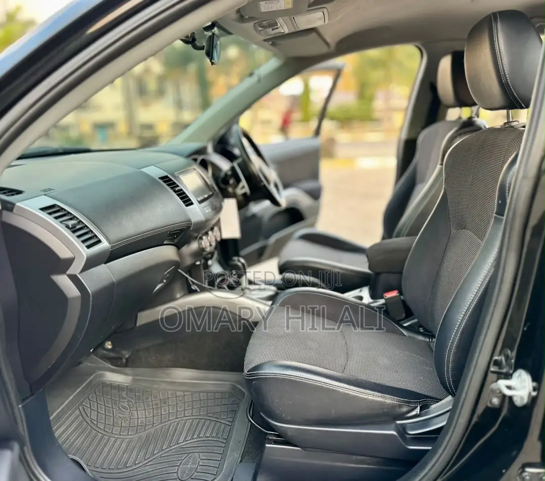 Mitsubishi Outlander 2012 Black