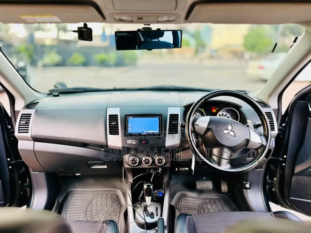 Mitsubishi Outlander 2012 Black