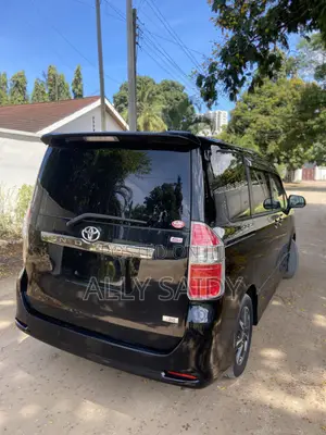 Toyota Noah 2.0 143hp AWD (7 Seater) 2008 Black