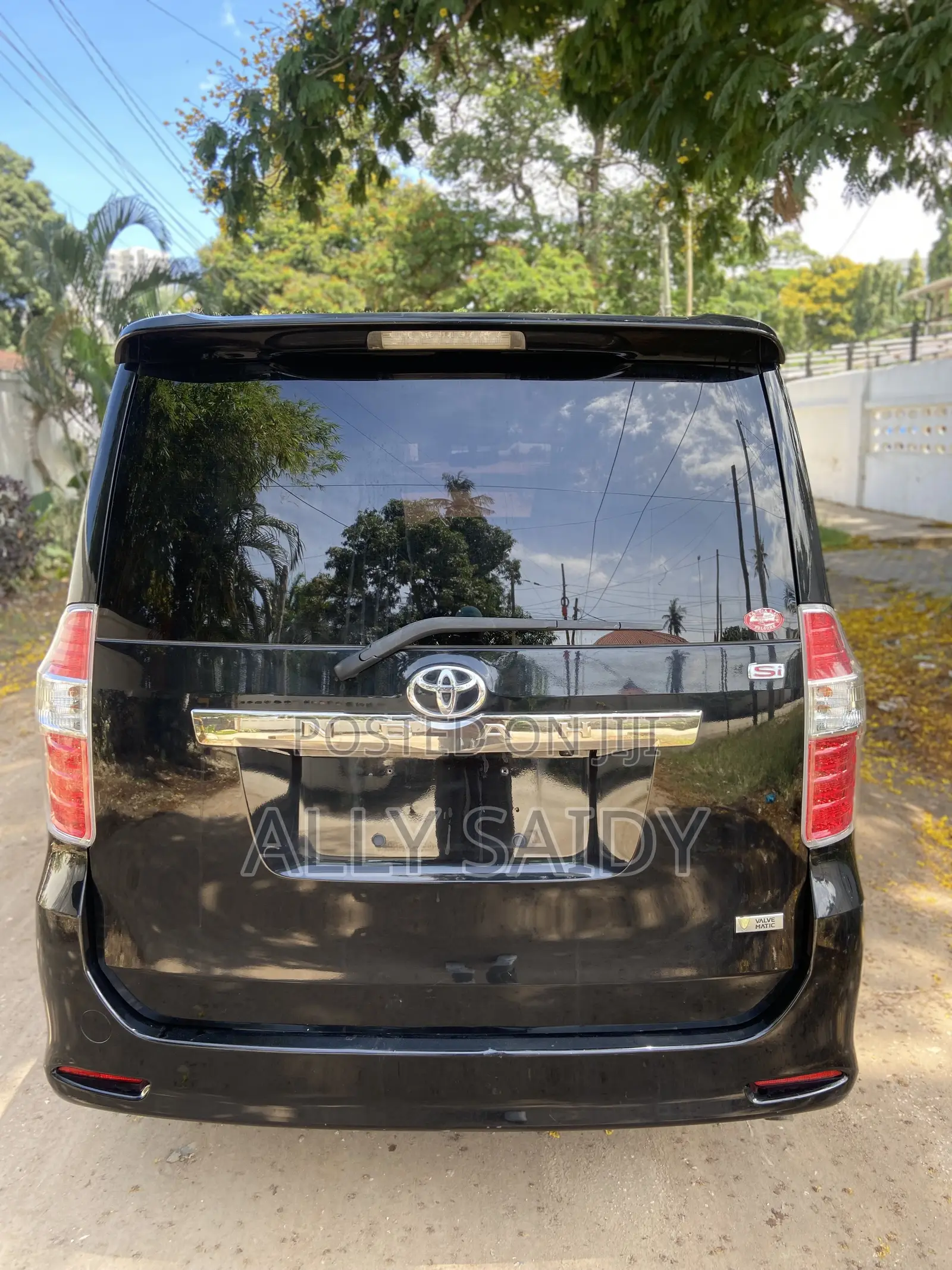 Toyota Noah 2.0 143hp AWD (7 Seater) 2008 Black