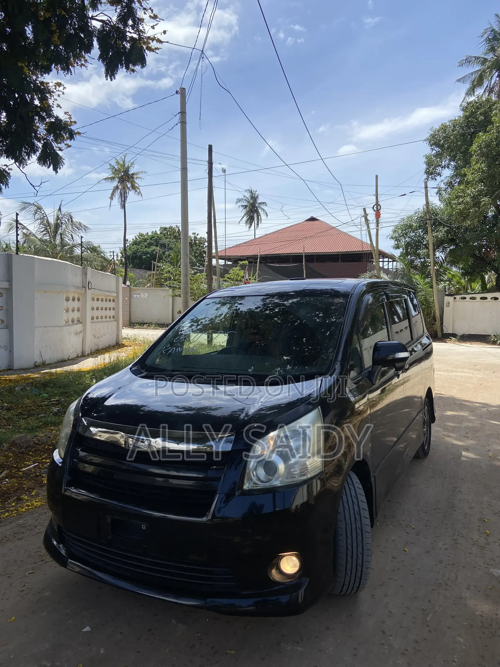 Toyota Noah 2.0 143hp AWD (7 Seater) 2008 Black
