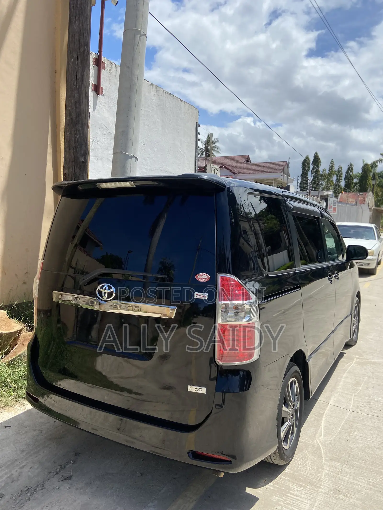 Toyota Noah 2.0 143hp AWD (7 Seater) 2008 Black