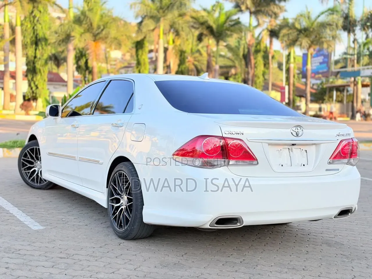 Toyota Crown 2010 White