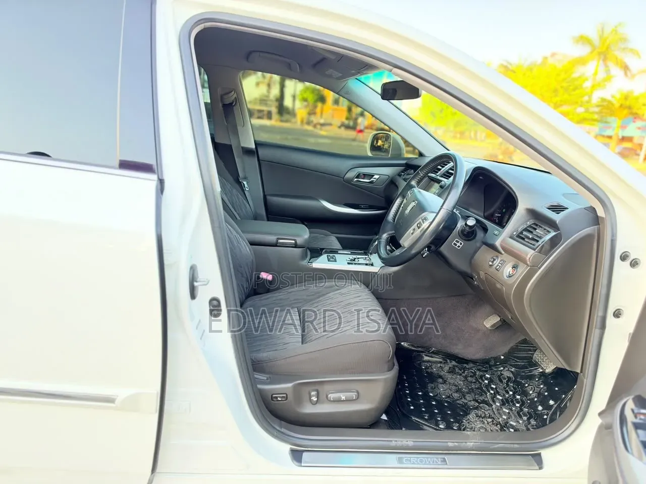 Toyota Crown 2010 White