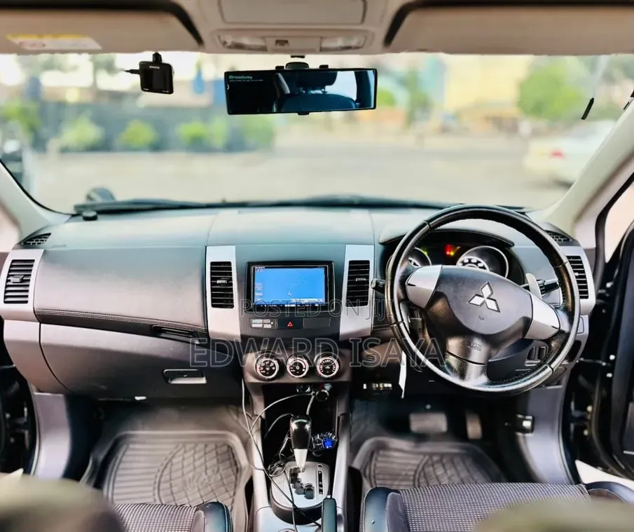 Mitsubishi Outlander 2012 Black